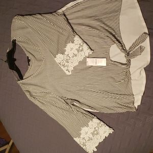 Signature Studio Black/White Blouse